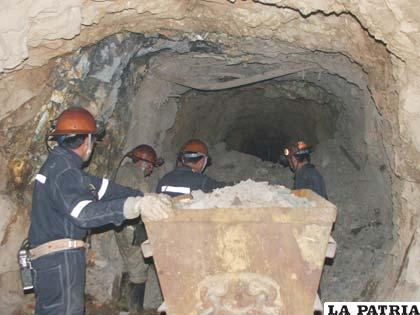 Minería mediana en riesgo por falta de políticas e inversión