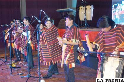 Facetas de las presentaciones de la pasada edición del Festival de la Canción Boliviana