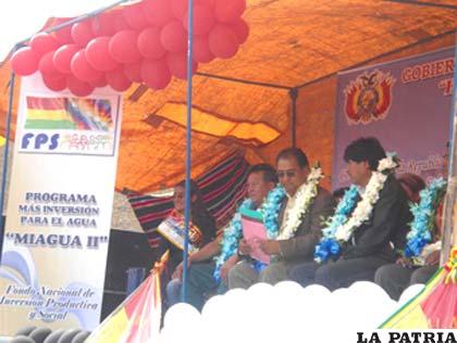 La ceremonia donde se inauguró el proyecto del sistema de agua potable para Sabaya