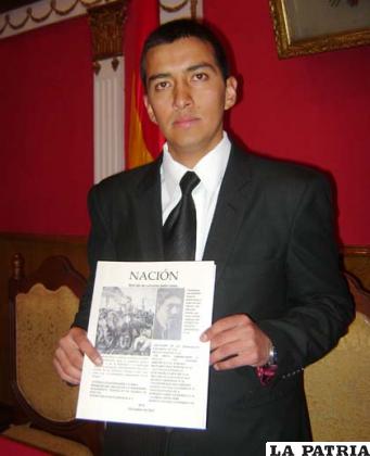 Henry Ríos sostiene la revista que inculca valores ciudadanos