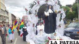 Con la procesión ayer comenzaron los festejos del Hogar “La Sagrada Familia”