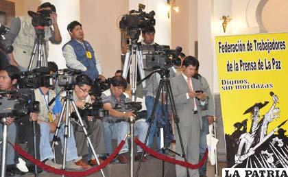 Fue promulgada la Ley del Seguro para Periodistas en el Palacio de Gobierno /ABI
