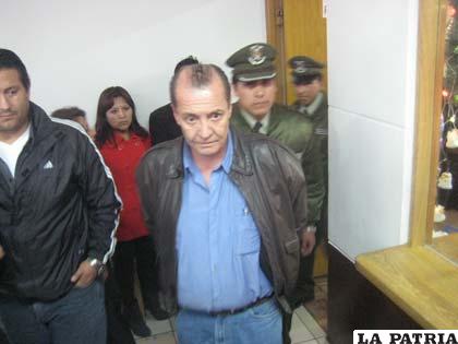 El representante legal de la empresa Sudamericana, Ricardo Arellano fue escoltado después de la audiencia cautelar