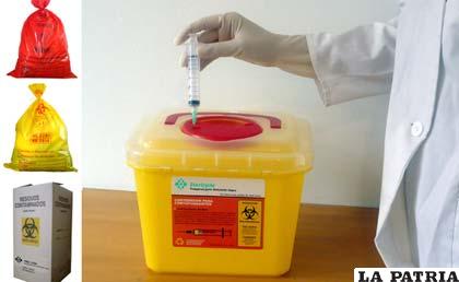 Normas internacionales establecen la fijación de diferentes recipientes para los desechos infecciosos y los comunes