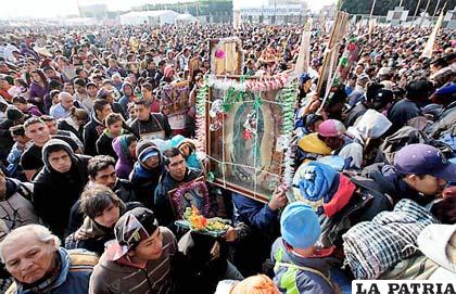 Miles de devotos visitaron la Basílica de la Virgen de Guadalupe en México
