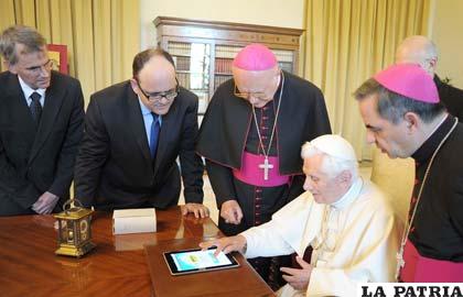 El sumo pontífice ya llega a través del Twitter a los fieles