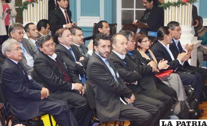 Embajadores bolivianos se reúnen en congreso en la sede de gobierno