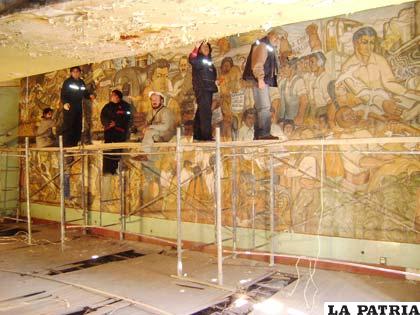 Técnicos del Ministerio de Culturas inician fase de restauración de mural