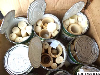 La droga fue hábilmente camuflada en medio de los palmitos dentro las latas