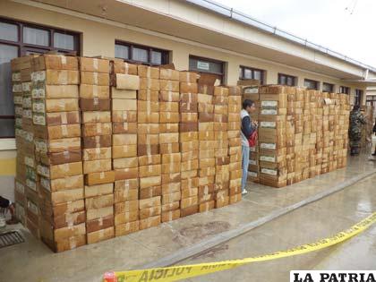 Todas las cajas y latas tuvieron que ser abiertas