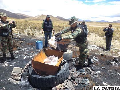 La preparación de la droga para su incineración