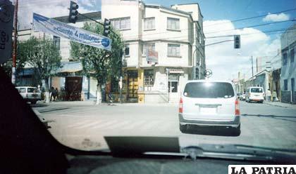 Este vehículo fue sorprendido en las calles 6 de Octubre y Rodríguez