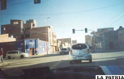Este motorizado circulaba sin placas por la avenida Tacna