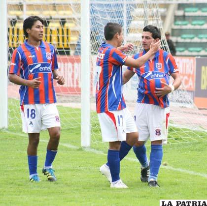 Jugadores de La Paz FC con la premisa de ganar (foto: APG)