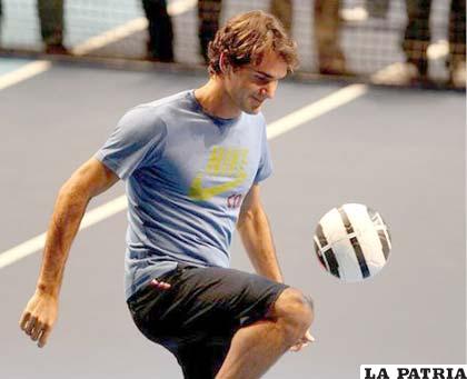 Roger Federer dejó por un momento el tenis
