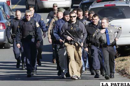 Piden a Obama regular la tenencia de armas de fuego tras el tiroteo en una escuela