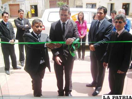 Ejecutivos del BNB inauguran la agencia de la zona Suroeste