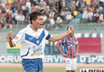 Carlos Saucedo, goleador de la Liga
