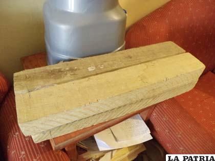 Las maderas estaban amarradas con alambre y parecían enteras