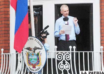 Assange cumple seis meses de refugiado en la embajada de Ecuador