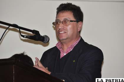 El gerente de Vinto, Ramiro Villavicencio sostiene que la inversión del horno Ausmelt es de 33 millones de dólares