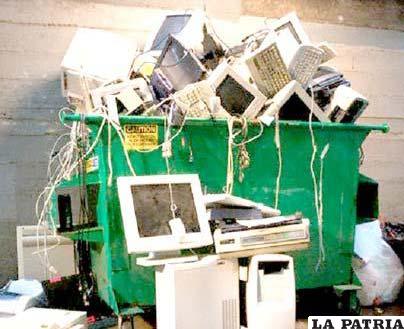 En Bolivia, los residuos electrónicos se mezclan con todo tipo de desechos afectando la salud de los pobladores