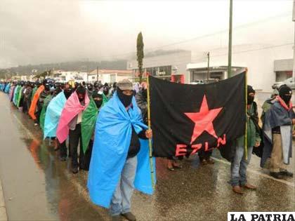 Integrantes del rebelde Ejército Zapatista de Liberación Nacional (EZLN) participan en una manifestación en San Cristóbal de las Casas