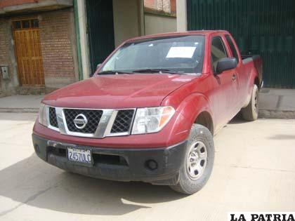 La camioneta guinda marca Nissan Frontier, fue robada en la ciudad de Oruro el 19 de diciembre de 2012. El motorizado fue encontrado en la ciudad de Cochabamba