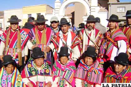 Las autoridades originarias, respetadas en el mundo aymara