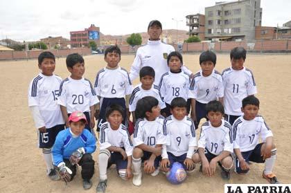 El equipo de Caracollo que interviene en el torneo infantil de fútbol 