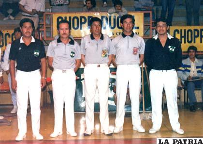 René Soliz, árbitro federado (centro), participó en varios torneos nacionales