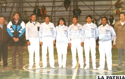 René Soliz junto a varios árbitros federados a nivel nacional