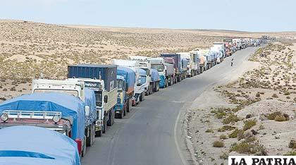 Bolivia buscará que Chile repare el daño por el bloqueo a transportistas