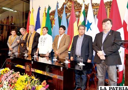Durante el acto de recibimiento a los miembros de Odesur