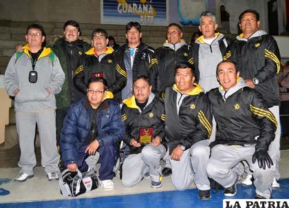 Integrantes del equipo de Dino Leones