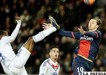 Zlatan Ibrahimovic no pudo anotar ante el equipo de Evian