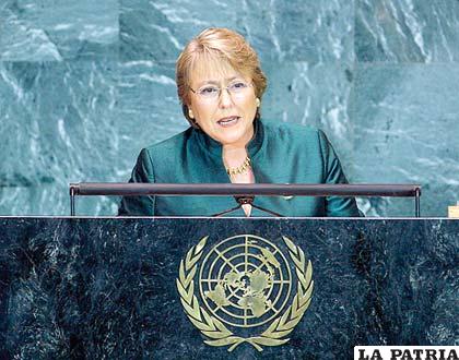 Bachelet dice que evaluará la demanda de Bolivia contra Chile