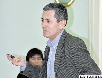 Presidente a.i. de Impuestos Nacionales, Erick Ariñez