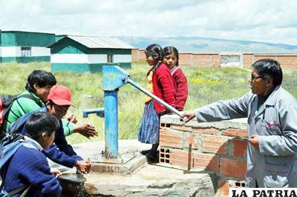El  agua mejora las condiciones   de vida de los pobladores