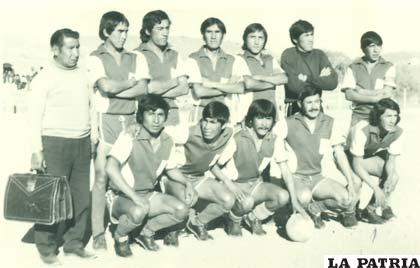 El equipo de Ferroviario en 1978 en su visita a Sucre