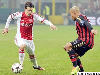 Una acción del partido entre Milan y Ajax que terminó empatado 