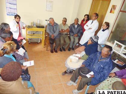 Adultos mayores son capacitados en diferentes tópicos 