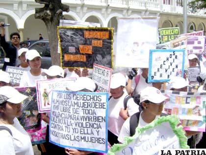 Jóvenes premilitares en actividad humanística