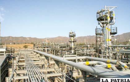 Repsol invertirá en Bolivia para explorar en busca de nuevas reservas hidrocarburíferas