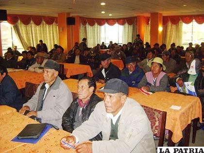 Taller en el que se analizaron normas mineras y de agua