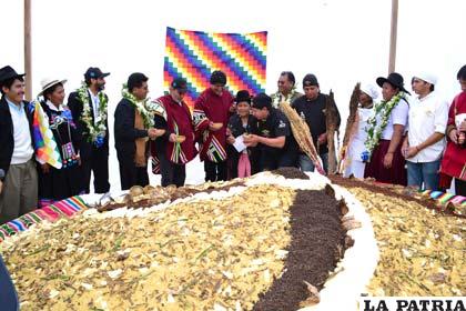 Plato de pisara más grande del mundo, fue degustado por autoridades nacionales e internacionales