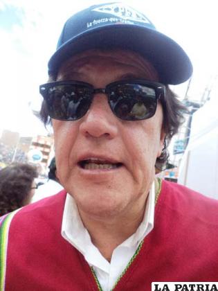 ARIEL BASTEIRO (ARGENTINA): Debemos resaltar la voluntad y el trabajo de Bolivia para posicionar a la quinua como un grano del futuro, que hace años no era conocido por el mundo, hoy es reconocida mundialmente, me parece que el marco popular los actos fuera de ámbitos institucionales fueron importantes y hoy (ayer) estamos compartiendo esta fiesta con Oruro y Bolivia.