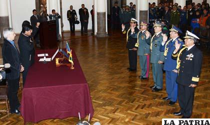 Presidente Evo Morales posesionó al nuevo Alto Mando Militar, en instalaciones de hall de Palacio de Gobierno