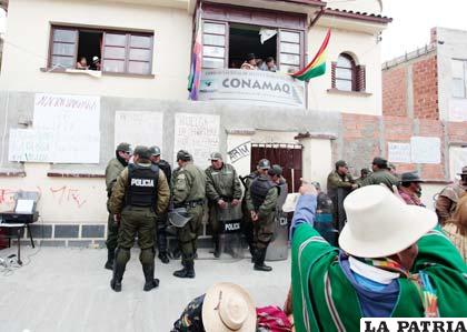 Sede del Conamaq continúa con fuerte resguardo policial