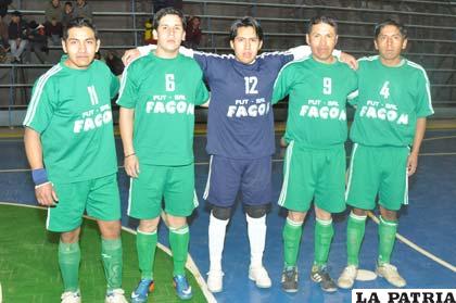 Integrantes del equipo de Fagon luchan por mantenerse en la Primera 
